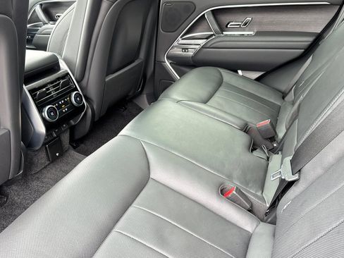 Certified 2024 Land Rover Range Rover SE AWD/4WD image 12