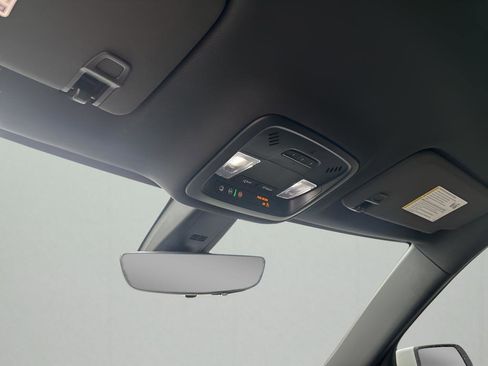 Used 2023 Chevrolet Traverse RS image 35