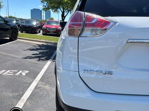 Used 2016 Nissan Rogue SV w/ SV Premium Package AWD/4WD image 8