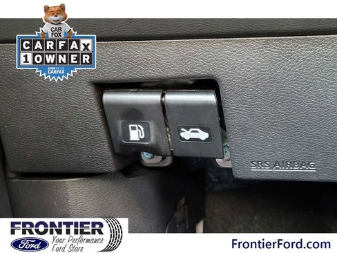 Used 2025 Nissan Versa SV image 27