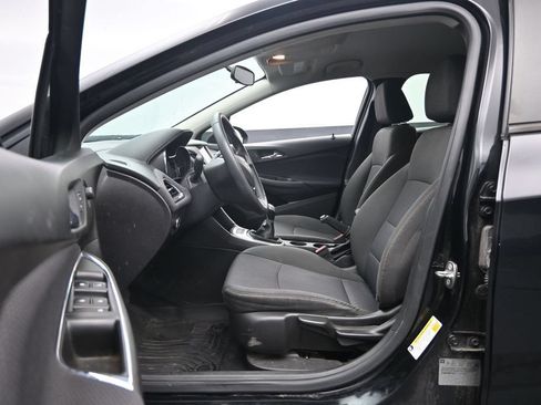 Used 2017 Chevrolet Cruze LS FWD image 21