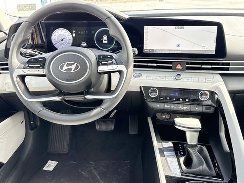 New 2025 Hyundai Elantra Limited image 2