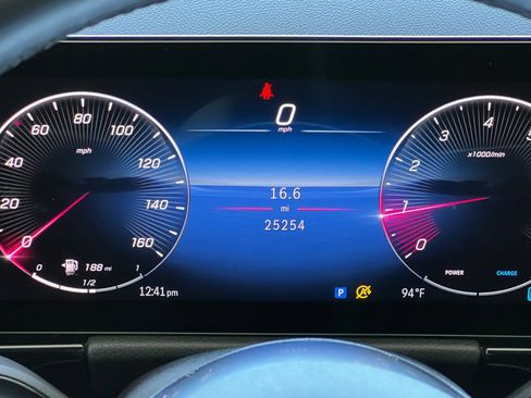 Certified 2025 Mercedes-Benz GLA 250 4MATIC image 33