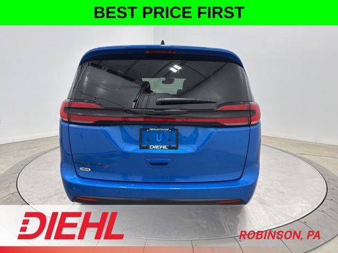 New 2026 Chrysler Pacifica Select FWD image 6