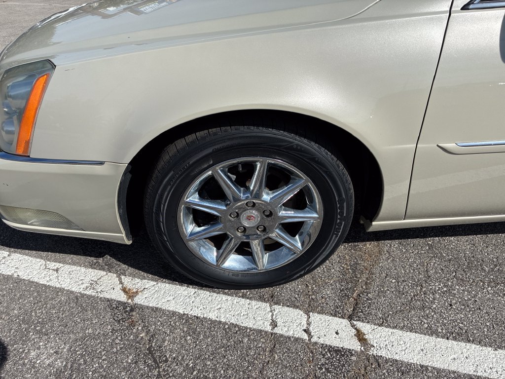 Used 2011 Cadillac DTS Luxury FWD image 10