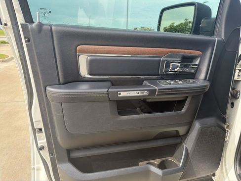 Used 2017 RAM 1500 Laramie w/ Convenience Group image 10