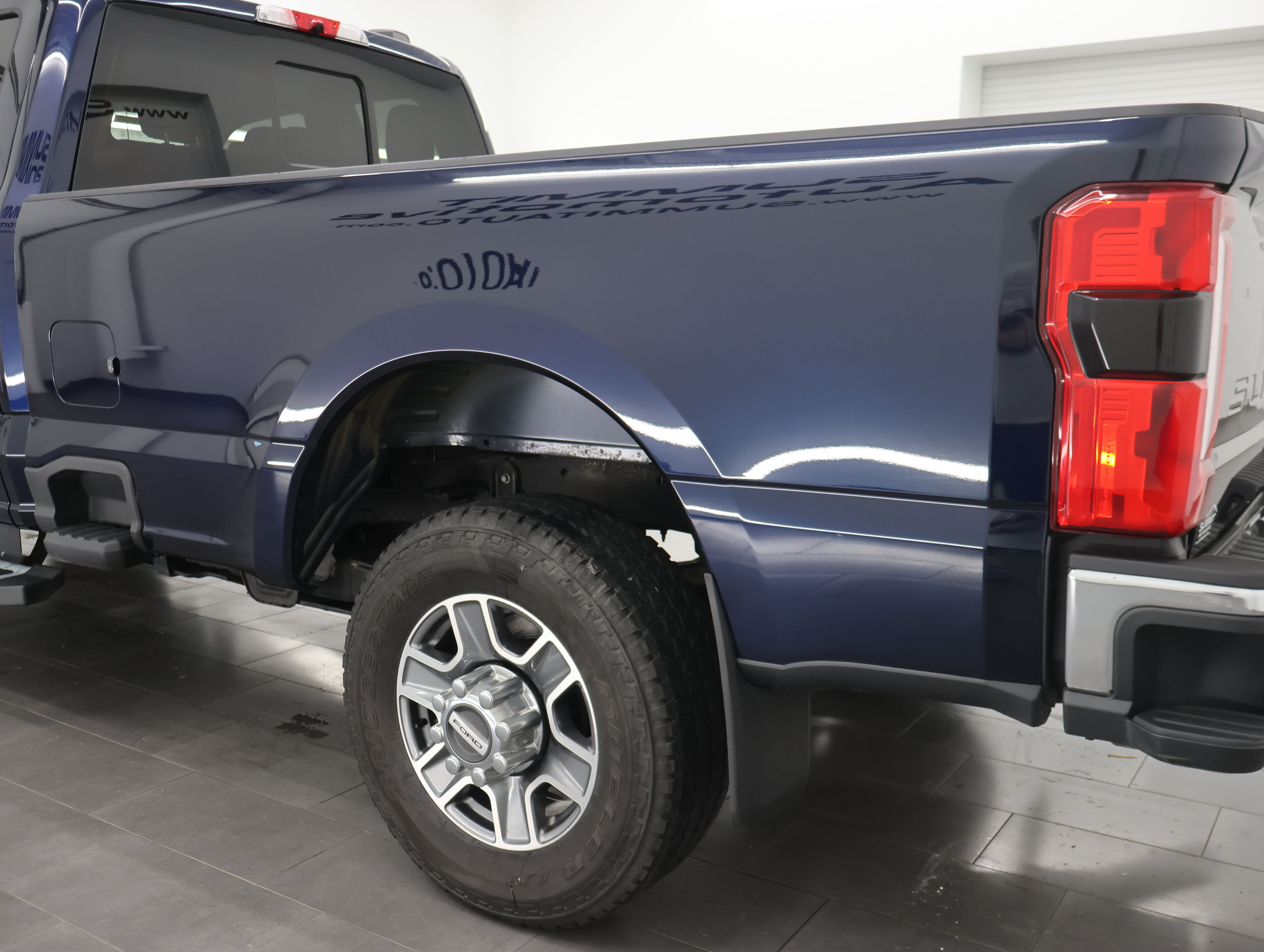 Used 2023 Ford F350 Lariat w/ FX4 Off-Road Package AWD/4WD image 33
