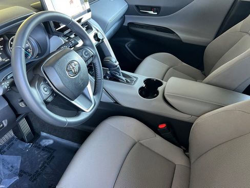 Certified 2024 Toyota Venza LE image 12
