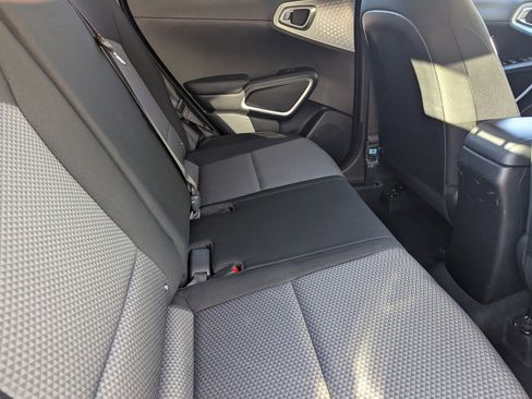Used 2020 Kia Soul LX image 11