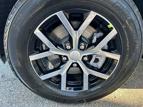 New 2025 Jeep Grand Cherokee L Limited w/ Luxury Tech Group II image 11