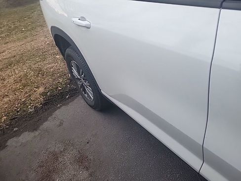 Used 2025 Chevrolet Traverse LT image 10