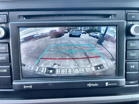 Used 2019 Toyota Tacoma SR5 AWD/4WD image 14