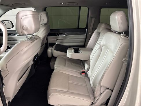 Used 2022 Jeep Wagoneer Series II RWD image 26