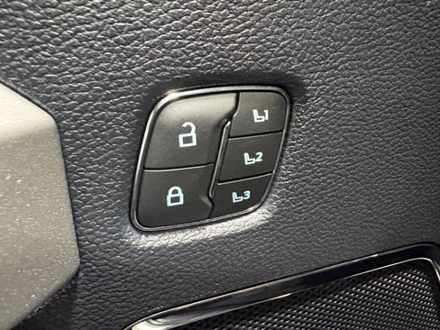 Used 2022 Ford F250 Lariat w/ Black Appearance Package image 26