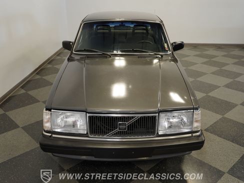 Used 1988 Volvo 240 Sedan RWD image 38