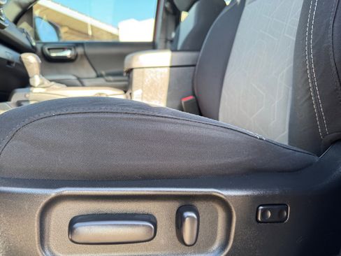 Used 2021 Toyota Tacoma TRD Off-Road w/ Technology Package image 15