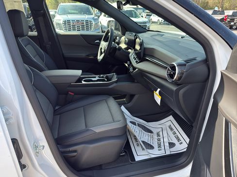 New 2026 Chevrolet Equinox LT w/ Convenience Package II AWD/4WD image 13