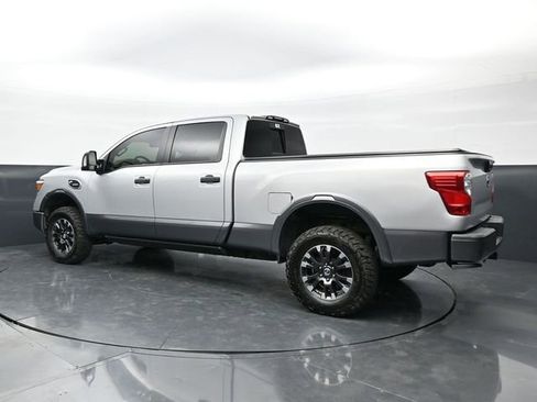 Used 2018 Nissan Titan PRO-4X w/ Pro-4x Convenience Package AWD/4WD image 7