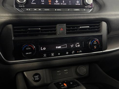 Used 2025 Nissan Rogue SV FWD image 15