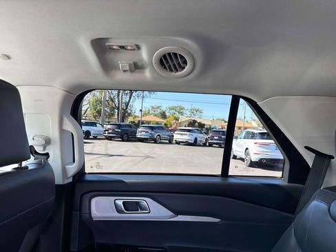 Used 2025 Ford Explorer Active w/ Active Comfort Package image 13