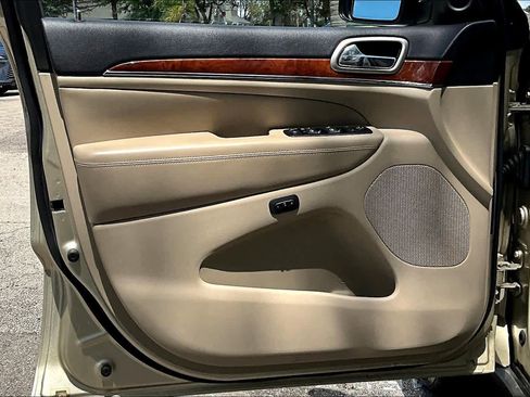 Used 2011 Jeep Grand Cherokee Limited w/ Trailer Tow Group IV image 24