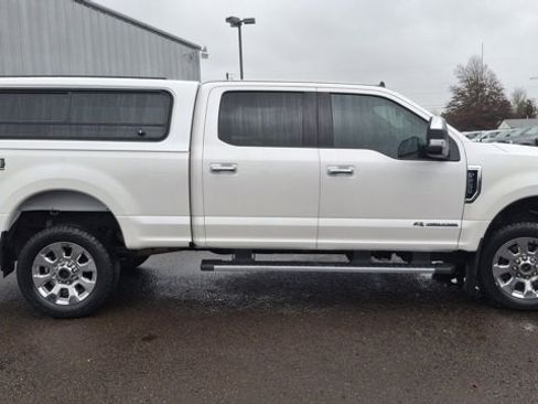 Used 2019 Ford F250 Lariat w/ Chrome Package image 4