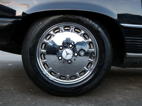 Used 1986 Mercedes-Benz 560 SL image 18