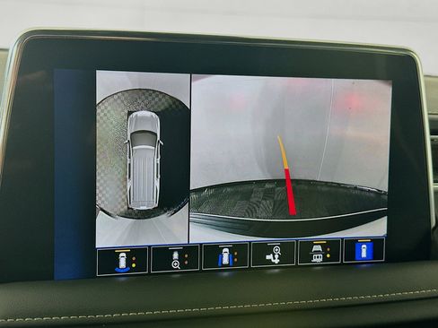 Used 2023 Chevrolet Suburban Premier image 14