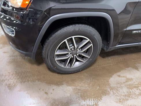 Used 2021 Jeep Grand Cherokee Limited AWD/4WD image 9