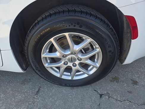 Used 2025 Chrysler Pacifica Select image 20