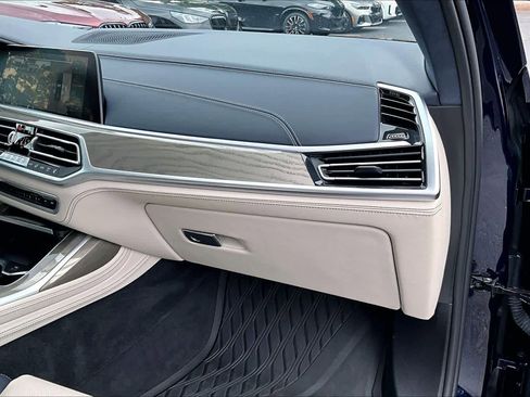 Certified 2022 BMW X7 M50i w/ Dynamic Handling Package AWD/4WD image 19