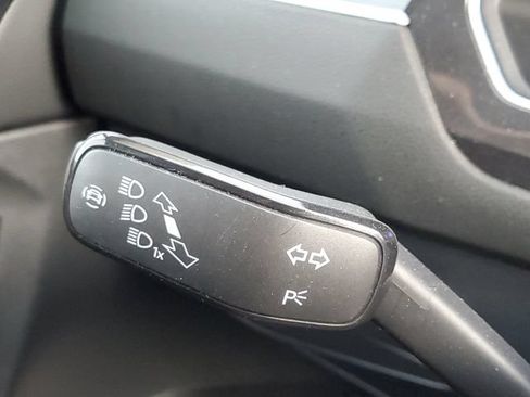 Used 2024 Volkswagen Tiguan SE AWD/4WD image 11