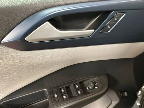 Certified 2022 Volkswagen Taos SE FWD image 13