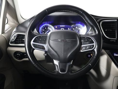 Used 2022 Chrysler Pacifica Touring-L image 35