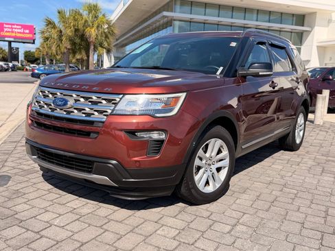 Used 2018 Ford Explorer XLT w/ Equipment Group 202A FWD image 1