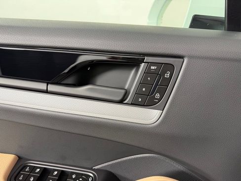 Certified 2026 Porsche Cayenne AWD/4WD image 18