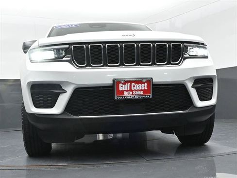 Used 2023 Jeep Grand Cherokee Laredo AWD/4WD image 31