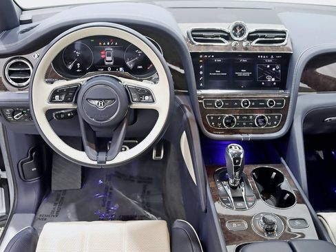 Used 2022 Bentley Bentayga V8 image 15