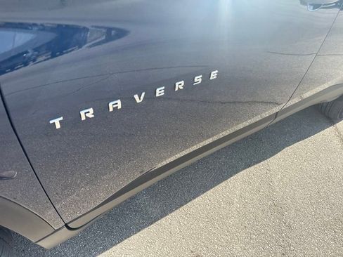 Used 2022 Chevrolet Traverse LT image 6