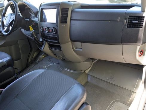 Used 2015 Mercedes-Benz Sprinter 2500 image 19