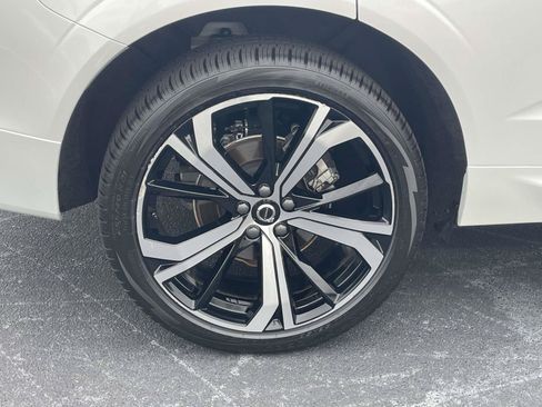 Certified 2024 Volvo XC60 B5 Ultimate w/ Protection Package Premier AWD/4WD image 9
