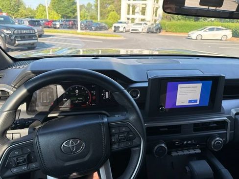 Used 2025 Toyota 4Runner SR5 AWD/4WD image 12