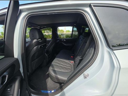 Used 2024 BMW X5 sDrive40i w/ M Sport Package RWD image 7