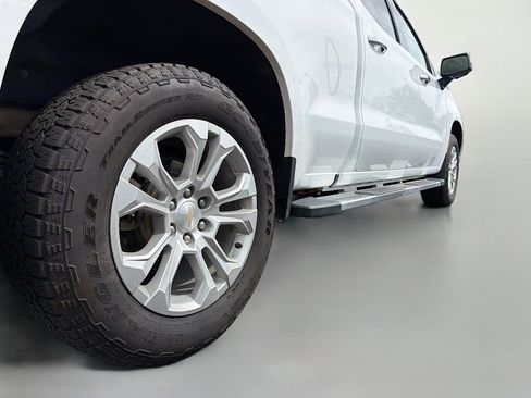 Used 2024 Chevrolet Silverado 1500 LTZ AWD/4WD image 15