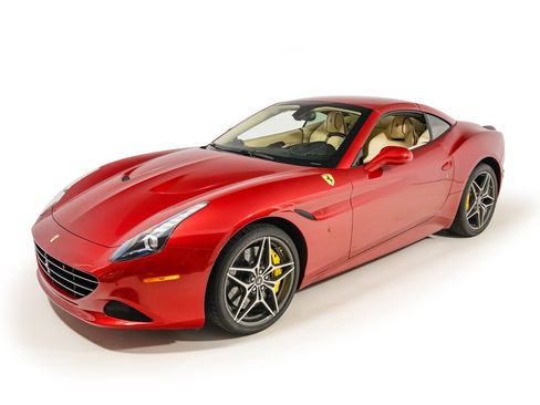 Used 2015 Ferrari California T RWD image 2