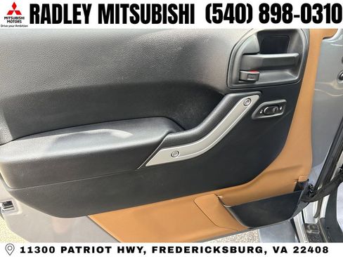 Used 2016 Jeep Wrangler Unlimited Sahara w/ Connectivity Group AWD/4WD image 5