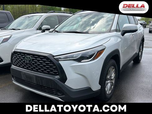 Used 2022 Toyota Corolla Cross LE w/ Moonroof Package AWD/4WD image 1