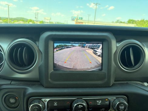 Used 2022 Jeep Wrangler Unlimited Sport AWD/4WD image 25