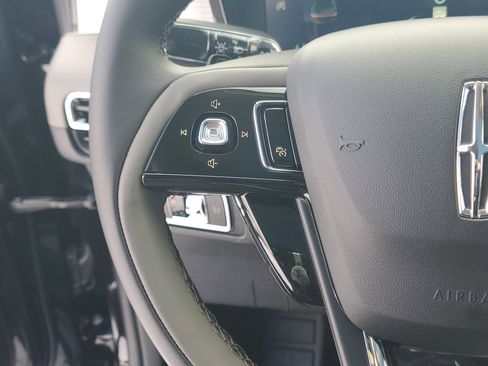 New 2026 Lincoln Corsair Premiere image 17