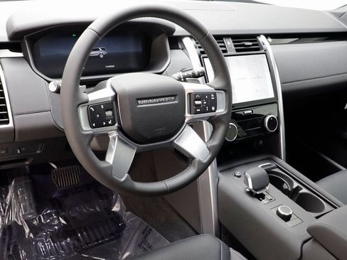New 2025 Land Rover Discovery S AWD/4WD image 8